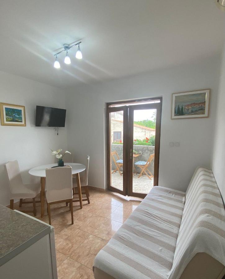 Studio Apartment Novak Čilipi Exteriör bild